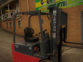 3 WHEEL ELECTRIC COUNTERBALAQNCE LOW HOURS - picture0' - Click to enlarge