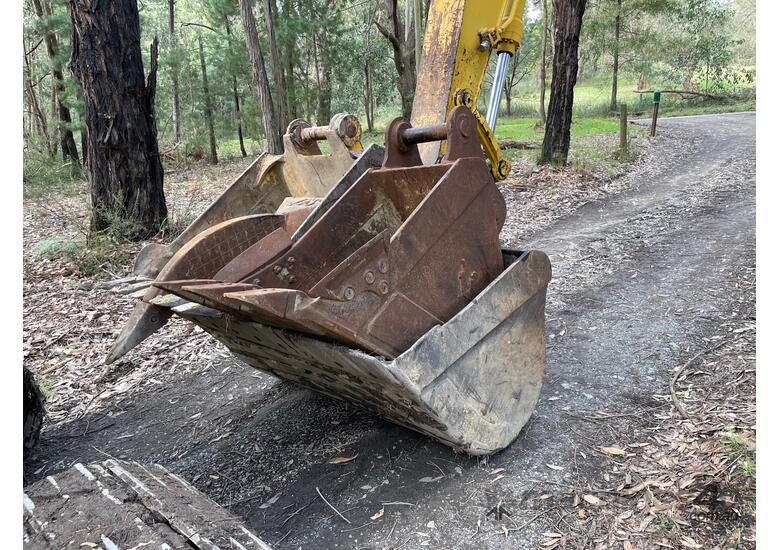 Sumimoto Excavator 20T: Full range of Buckets + Various attachments! - Hire