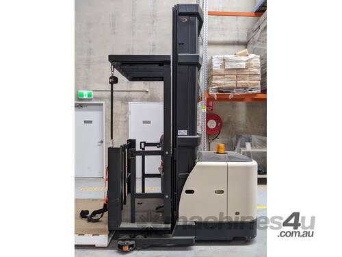 Crown SP3220 Stock Picker (forklift)