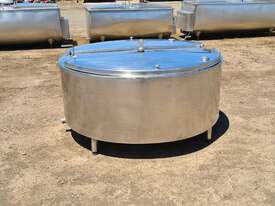 STAINLESS STEEL TANK, MILK VAT 900lt - picture1' - Click to enlarge