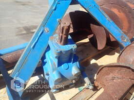 3 POINT LINKAGE POST HOLE DIGGER & 2 X AUGERS - picture1' - Click to enlarge