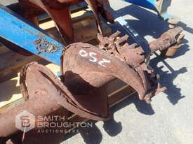 3 POINT LINKAGE POST HOLE DIGGER & 2 X AUGERS - picture2' - Click to enlarge