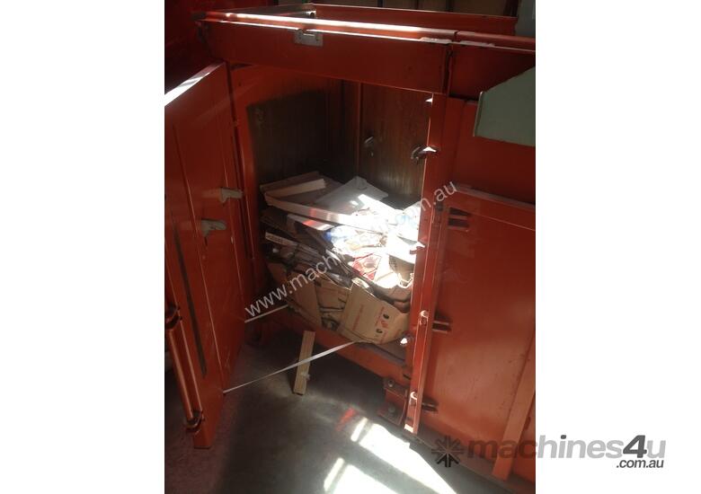 caption Orwak Multi 5070 Combi Baler