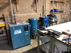 Two stage 5.5 HP air compressor pumping unit in good working condition. Has been kept as a spare. - picture1' - Click to enlarge