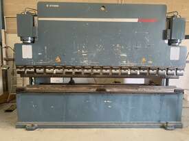 Durma 3.7 M X 200 Ton CNC pressbrake - picture0' - Click to enlarge