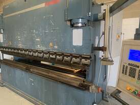 Durma 3.7 M X 200 Ton CNC pressbrake - picture2' - Click to enlarge