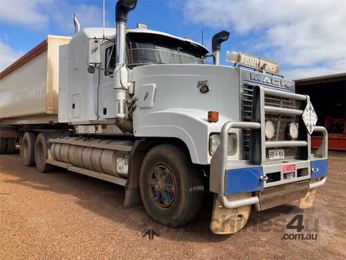 Mack Titan Primemover