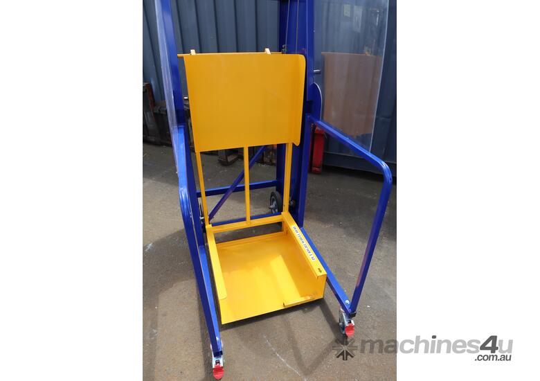 Used lift master Manual Wheelie Bin Lifter Tipper Liftmaster Ecolift