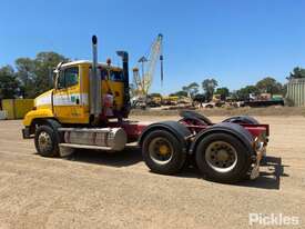 1995 Freightliner FL112 - picture2' - Click to enlarge