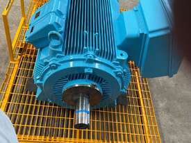 355 kw 475 hp 4-pole 1489rpm 415v Foot Mount 355 frame WEG HGF Series AC Electric Motor New Unused - picture0' - Click to enlarge