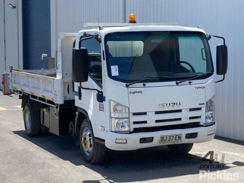 2010 Isuzu NPR 300 MWB