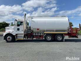 2010 Kenworth T408SAR - picture1' - Click to enlarge