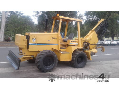 V8550 side shift belt conveyor Trencher , 553hrs , 1997 model ,