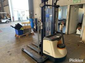 Crown Walkie Stacker - 3000 Series ,Serial No: 5A541464 - picture0' - Click to enlarge