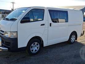 Toyota Hiace - picture2' - Click to enlarge