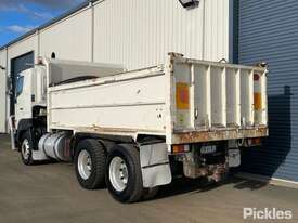 2007 Hino 700 Series - picture2' - Click to enlarge