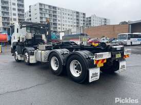 2015 Isuzu FYH2000 Hook Bin Lifter - picture2' - Click to enlarge