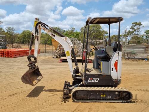 Bobcat E20 Excavator - Retractable Undercarriage - LOW HOURS!!