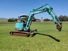 4.5T Kobelco Excavator - picture0' - Click to enlarge