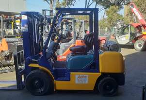 ACTIVE FORKLIFTS - 2005 Komatsu FG25 2.5 ton container entry forklift for sale 4500mm lift height
