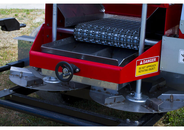 caption Farmtech Viking V 4000 Belt Spreader (4000L)