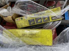 Pallet of miscellaneous items - picture1' - Click to enlarge