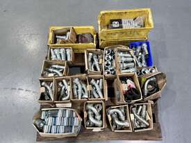 Assorted Hydraulic Components - picture1' - Click to enlarge