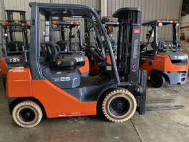  TOYOTA 8FG25 DELUXE 70543 2018 MODEL 2.5 TON 2500 KG CAPACITY LPG GAS FORKLIFT 4500 MM 3 STAGE CONT - picture2' - Click to enlarge