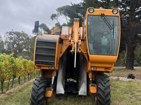 2003 Pellenc 3300 Grape Harvester - picture0' - Click to enlarge