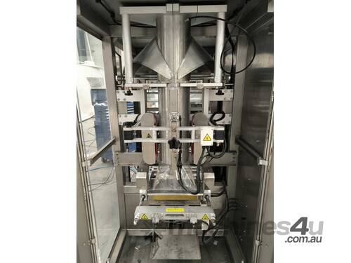 caption VFFS up to 5kg bags filling machine. 730mm wide. All servo motor.