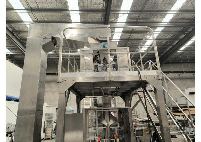 caption VFFS up to 5kg bags filling machine. 730mm wide. All servo motor.