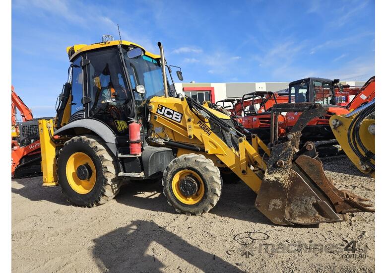caption USED JCB 3CX ECO BACKHOE LOADER WITH HITCH, 5 X BUCKETS, 4 IN 1 , FORKS AND LOW 3035 HOURS
