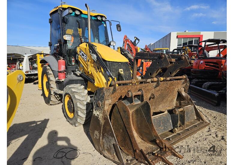 caption USED JCB 3CX ECO BACKHOE LOADER WITH HITCH, 5 X BUCKETS, 4 IN 1 , FORKS AND LOW 3035 HOURS