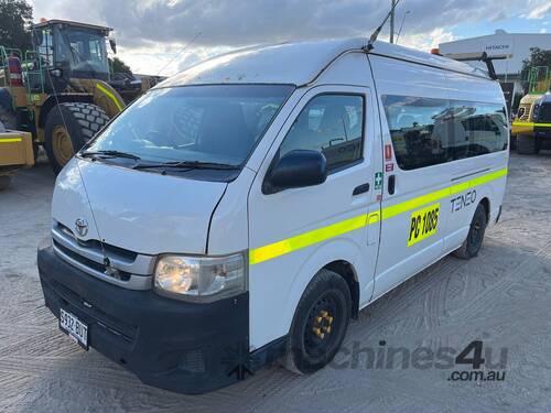 2011 TOYOTA Commuter 11 Seater Mini Bus