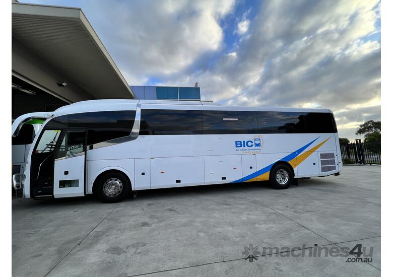 caption Irizar Volvo B8R I6 3700 Diesel