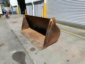 John Deere Loader Bucket - picture1' - Click to enlarge