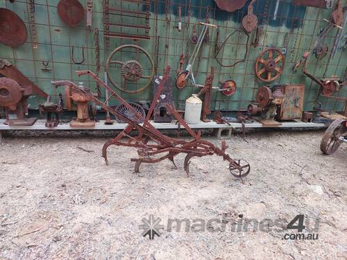 caption Vintage Hand Cultivator