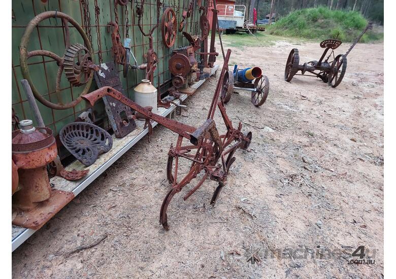 caption Vintage Hand Cultivator
