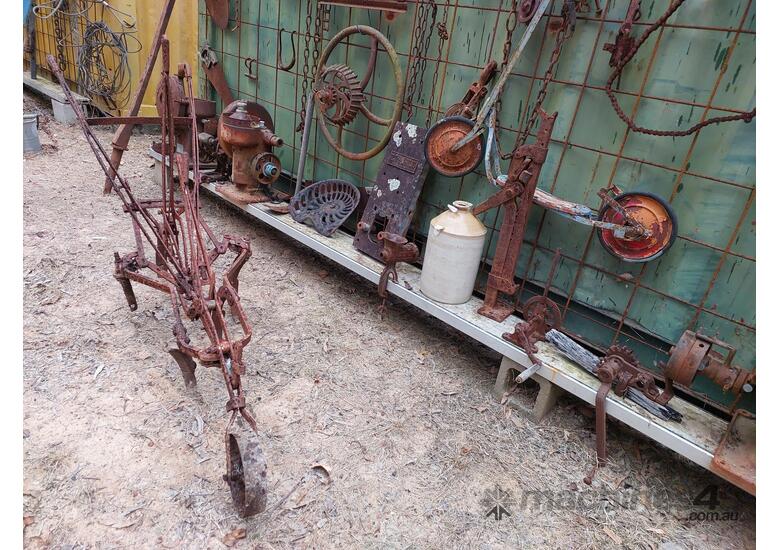caption Vintage Hand Cultivator