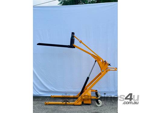 caption FOSSA Curving Boom Hydraulic Forklift – 500kg Capacity
