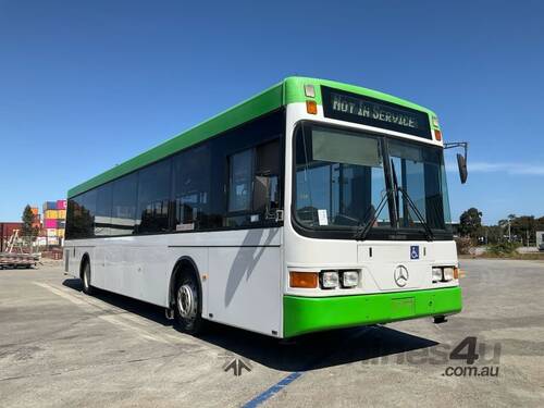 caption 1999 Mercedes Benz 405 Omnibus