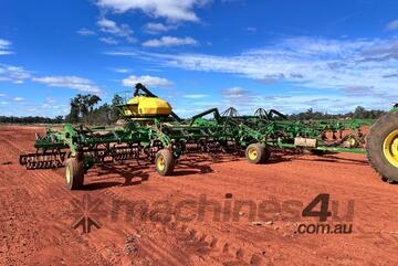 John Deere 1830 Seeder with John Deere 1910 Aircart