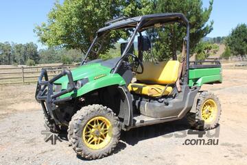 John Deere   XUV560e Gator