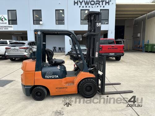 Toyota 3T Compact Gas Forklift 5.5m lift