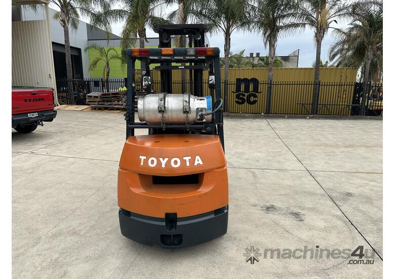 Toyota 3T Compact Gas Forklift 5.5m lift