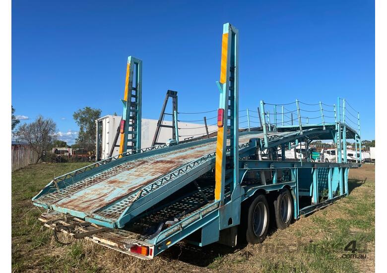 caption 1998 Haulmark Car Carrier