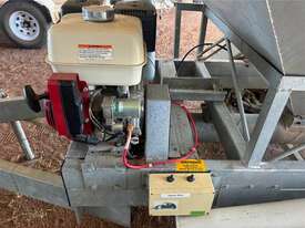 RW LOT 220 -  2016 FARM PRO MULTI BIN TRAILER - picture2' - Click to enlarge