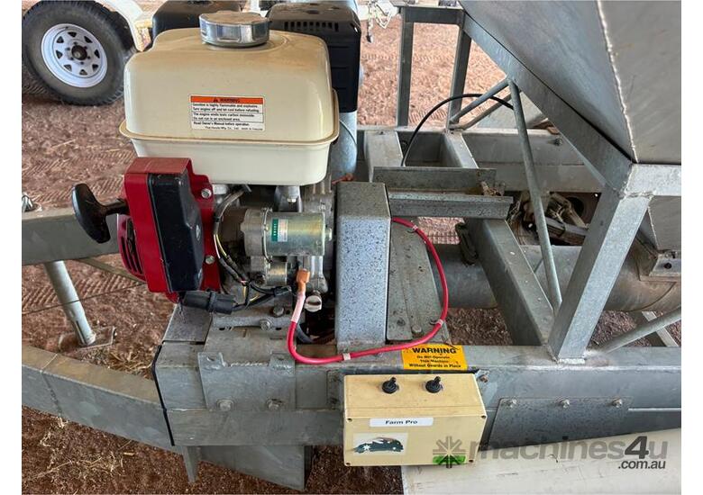 caption RW LOT 220 - 2016 FARM PRO MULTI BIN TRAILER