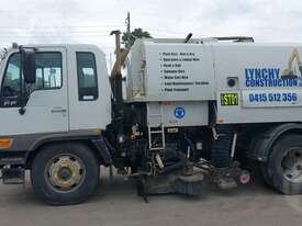 Hino FF - picture2' - Click to enlarge