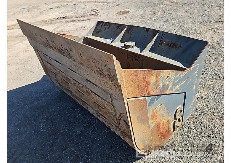 caption Oz 1750mm Hydraulic Tilting Mud Bucket to suit 20T Excavator, 450mm Centers, 330mm Ears, 80mm Pins